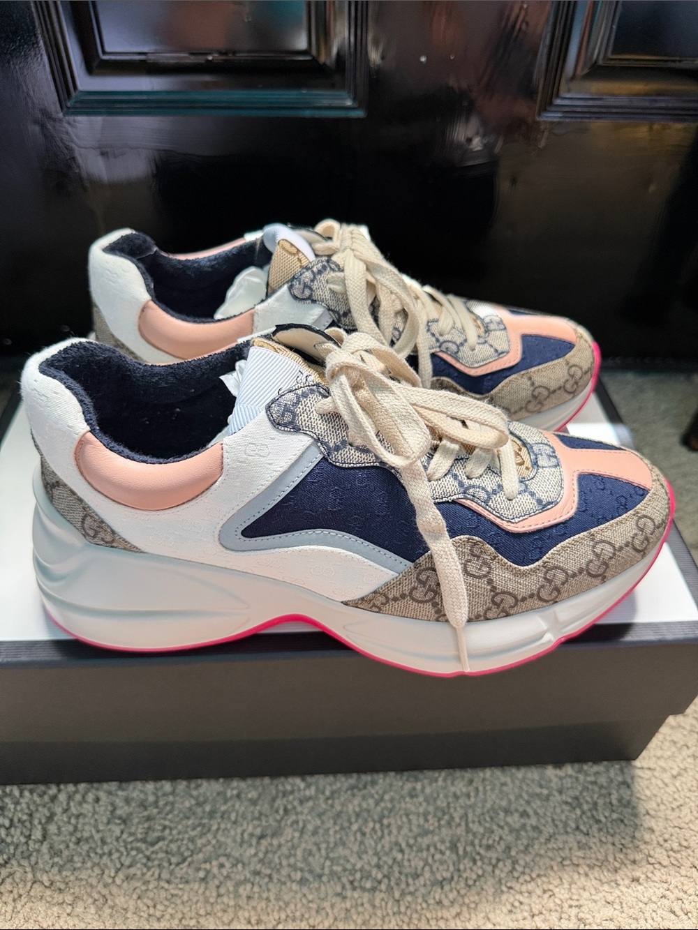 Gucci Beige Navy Pink Logo Runner Sneakers - Picture 5 of 10